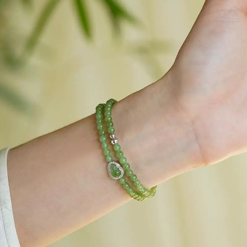 Serene Calabash Jade Bracelet
- Natural Hetian Jade Beaded Bracelet (Fresh Apple Green, Neo-Chinese Elegance)