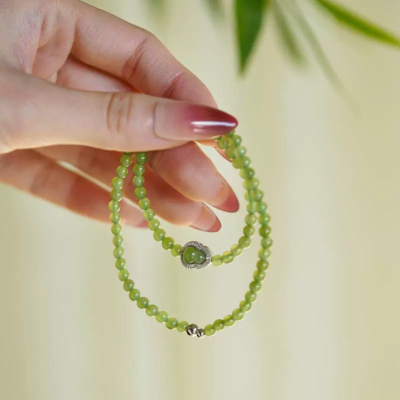 Serene Calabash Jade Bracelet
- Natural Hetian Jade Beaded Bracelet (Fresh Apple Green, Neo-Chinese Elegance)