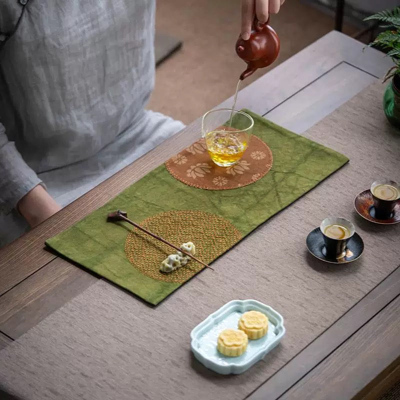Vintage Canvas Lotus Tie-Dye Tea Mat – Dry Brewing Ceremony Tablecloth with Absorbent Pad (Gongfu Tea Accessory Set)