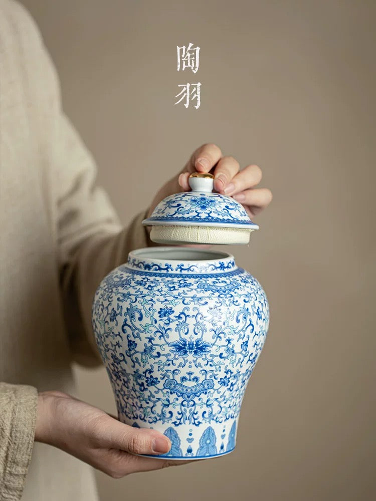 Blue & White Porcelain Tea Caddy
- Antique-Style "General's Jar" Ceramic Tea Canister (Air-Tight Storage for Loose Leaf Tea)