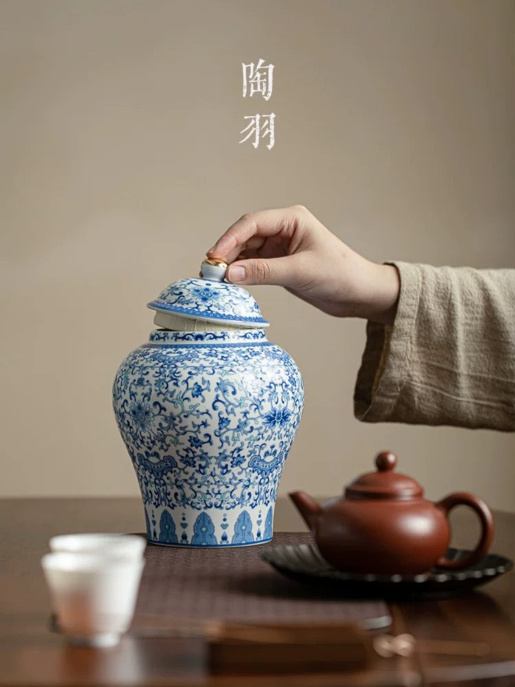 Blue & White Porcelain Tea Caddy
- Antique-Style "General's Jar" Ceramic Tea Canister (Air-Tight Storage for Loose Leaf Tea)