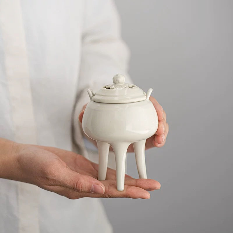 Song Dynasty Tri-Legged Incense Altar"**  
*Handcrafted Ceramic Incense Holder with Creative Retro Design – Zen Meditation Burner for Agarwood & Sandalwood (Charcoal-Compatible Incense Vessel)