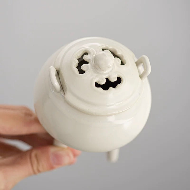 Song Dynasty Tri-Legged Incense Altar"**  
*Handcrafted Ceramic Incense Holder with Creative Retro Design – Zen Meditation Burner for Agarwood & Sandalwood (Charcoal-Compatible Incense Vessel)